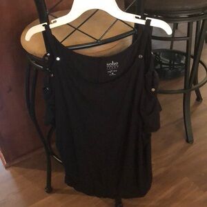 New York and Co cold shoulder tee size M